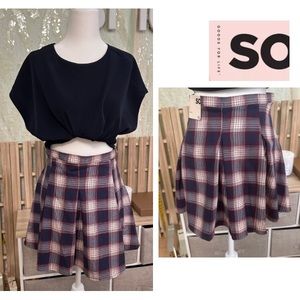New SO Pleated Plaid Mini skirt-Juniors Size 15-approx women size XL- navy/wine